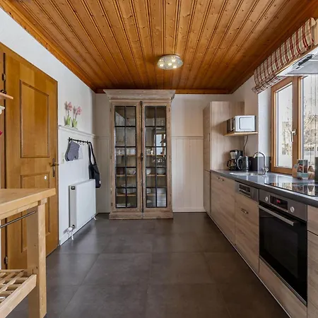 Kristall I 샬레 그로살